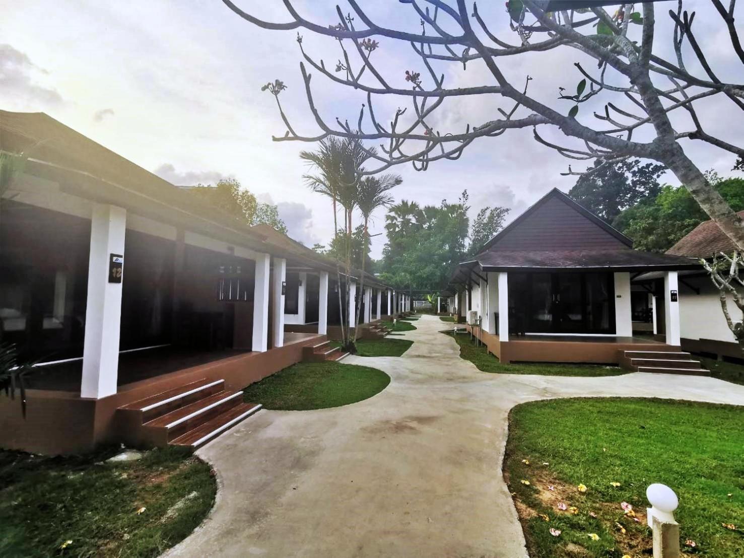 Nana Beach Hotel & Resort Pathiu Exterior photo