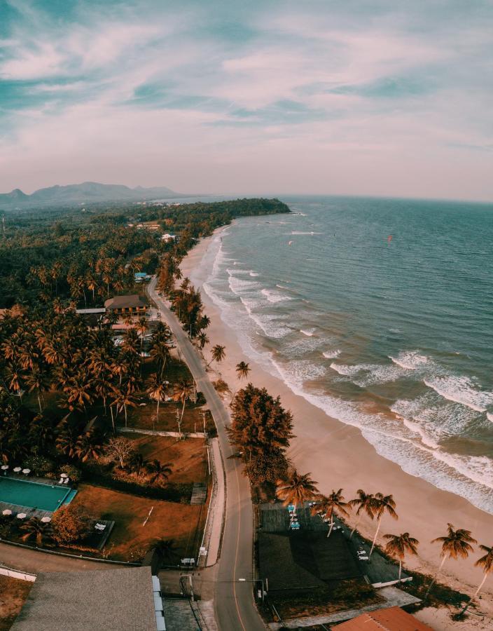 Nana Beach Hotel & Resort Pathiu Exterior photo